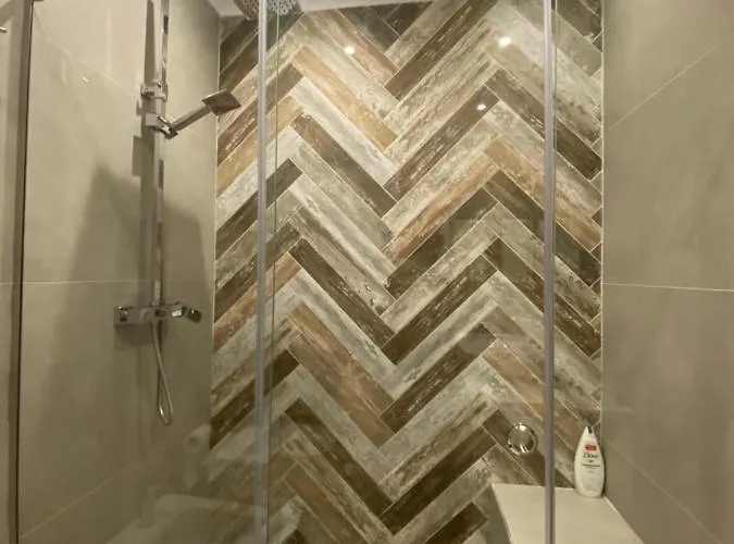 Mel's Place * 地拉那