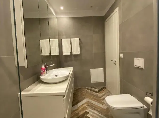 Mel's Place * 地拉那