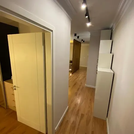 Apartment Mel's Place Tirana